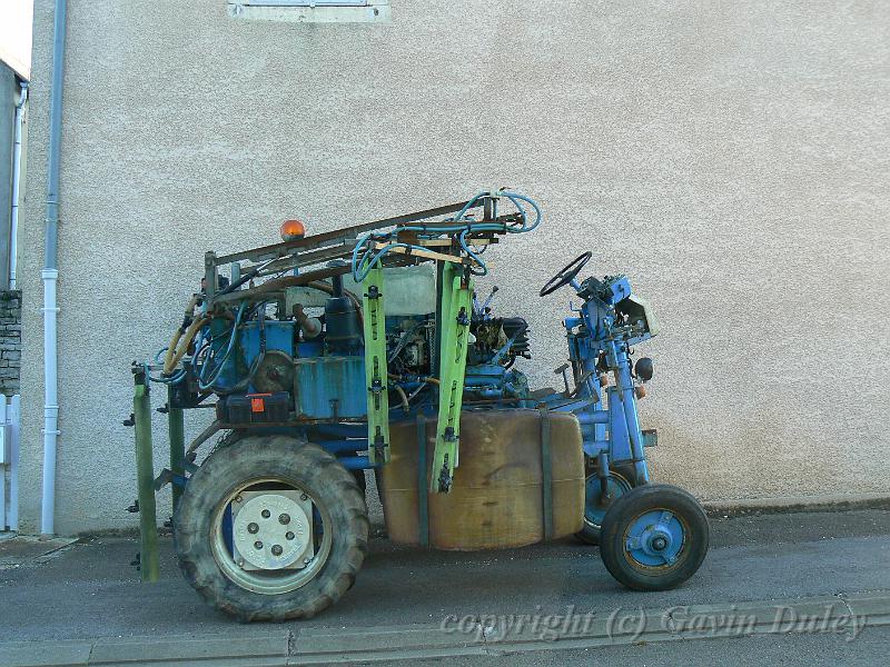 Over-the-vine tractor P1130829.JPG